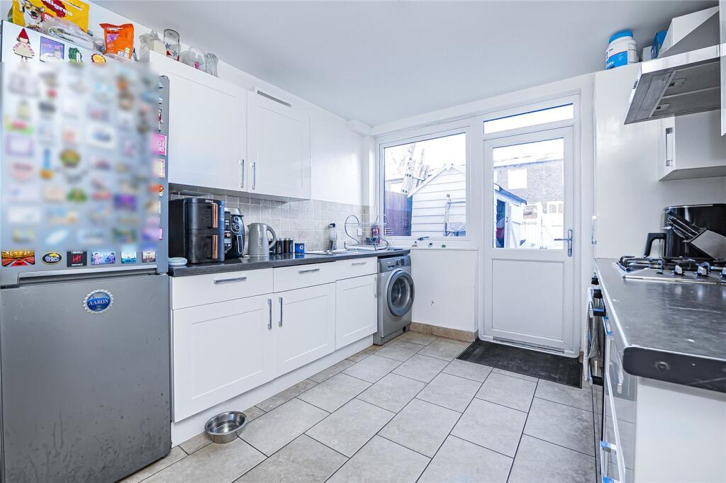 Dowdeswell Close, London, SW15