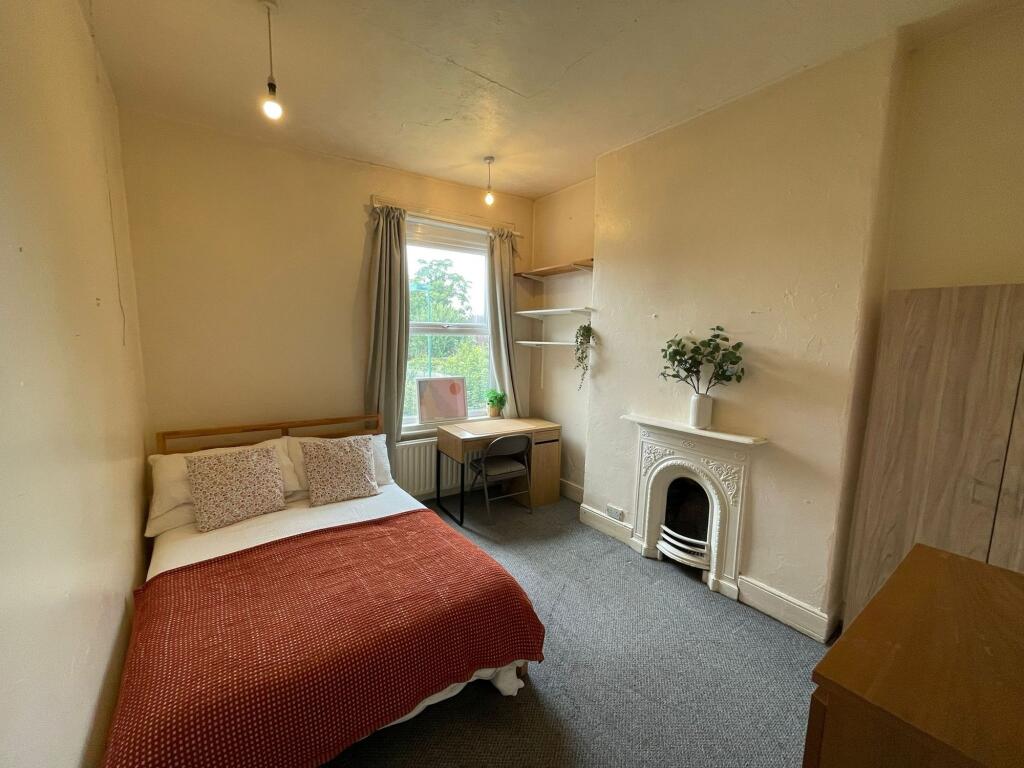 A cozy double bedroom featuring a comfortable b...