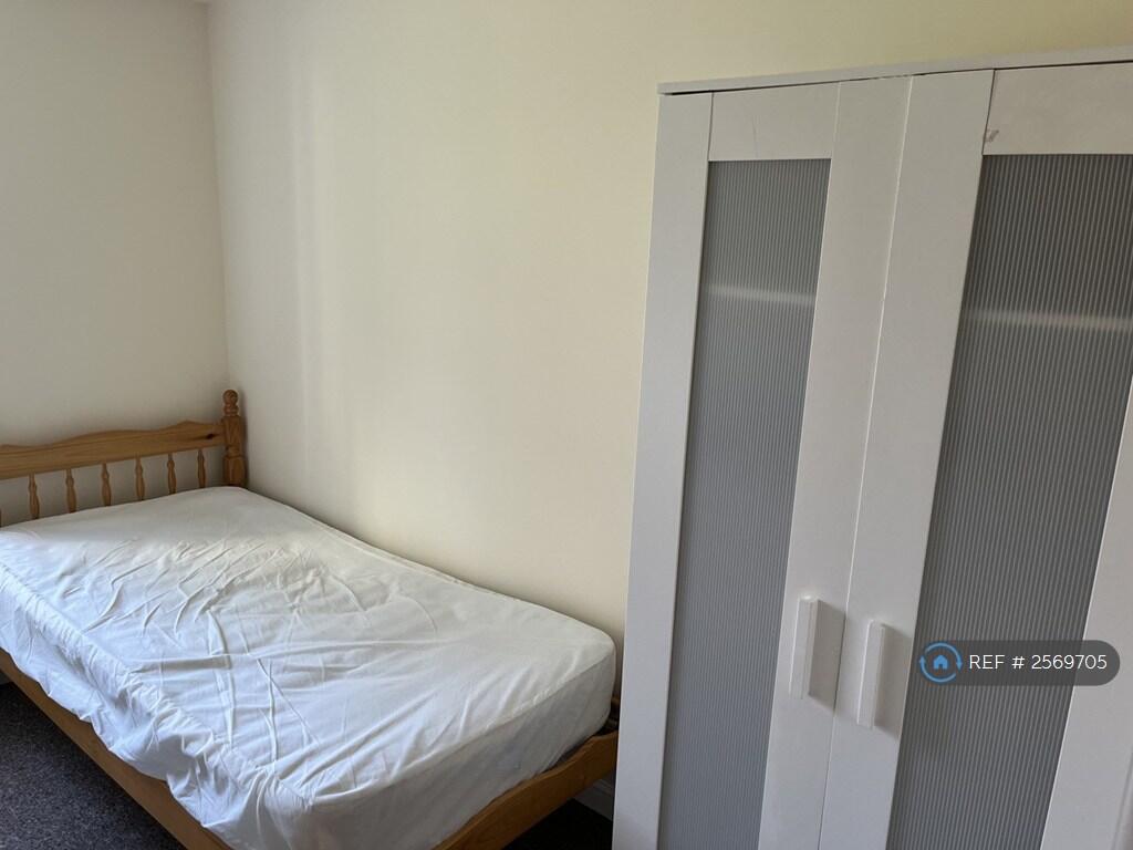 Small Single Bedroom