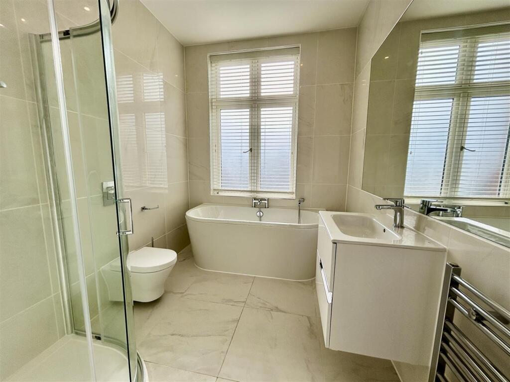 ensuite.JPG