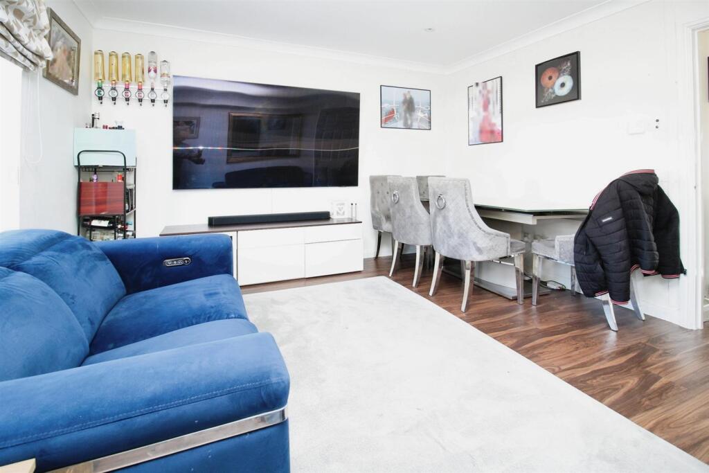 LOUNGE / DINER
