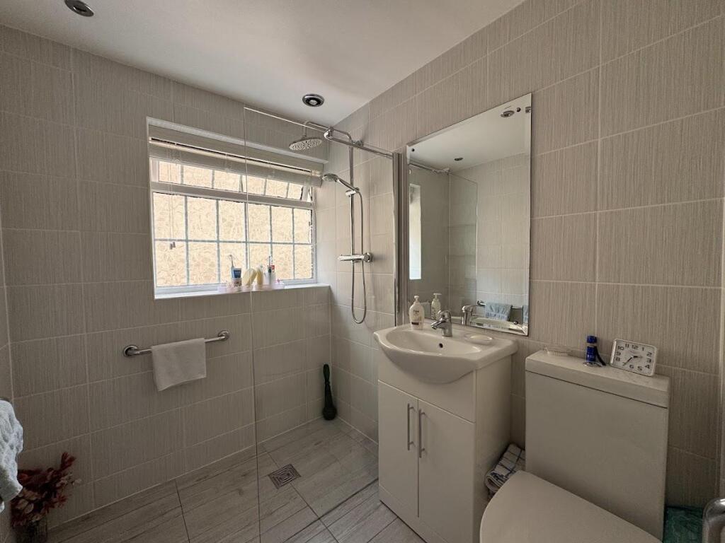 SHOWER ROOM
