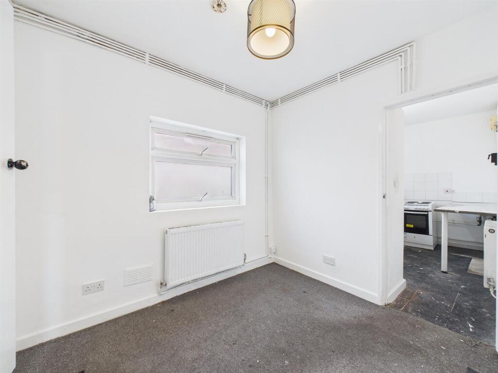 5 - one bed flat easton.jpg