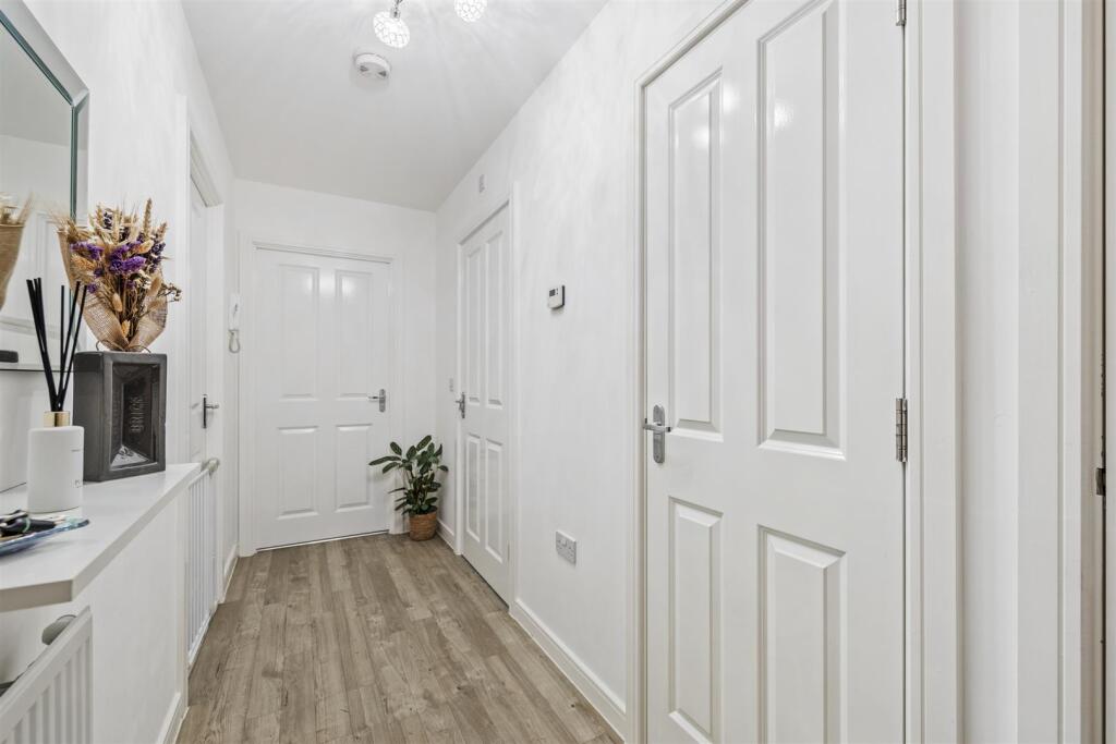 Flat14,327BarrosaWayWeb07.jpg
