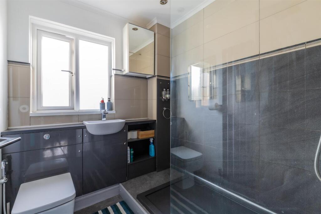 21 Lindway Court-13.jpg