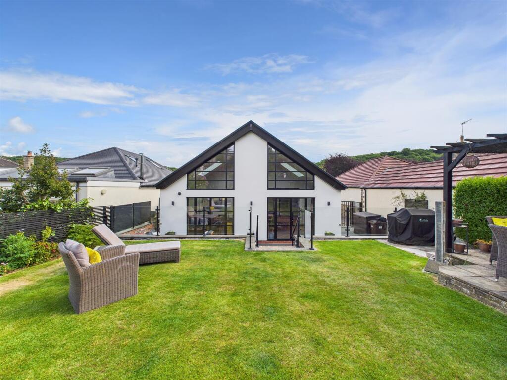 CAM04279G0-PR0120-STILL007 - WEBSITE.jpg