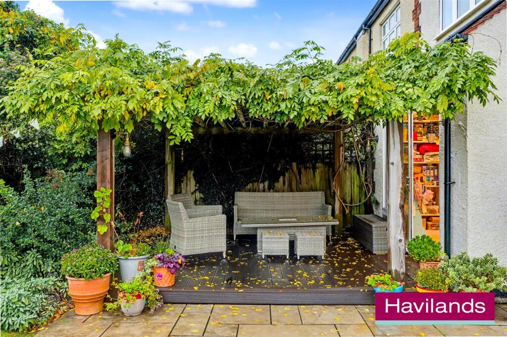 Hoodcote Gardens N21 2NE-23.jpg