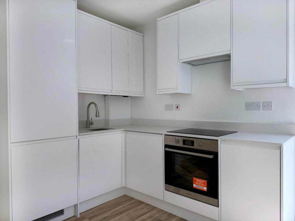 Gv- 24A The Avenue-Kitchen Close-up (1).jpg