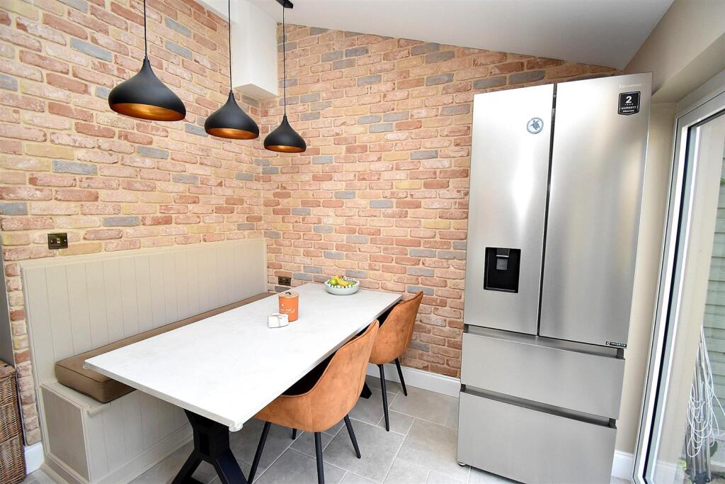 DINING AREA.JPG