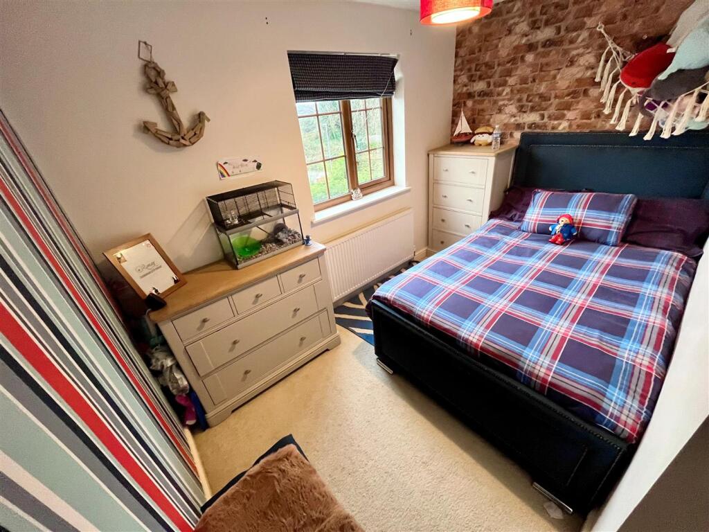 bedroom 3.jpg