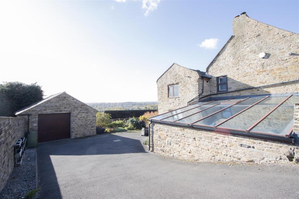 Drive and garage .jpg