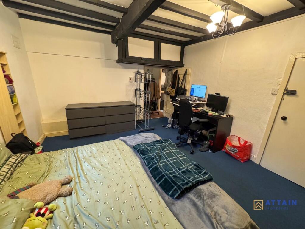 Living - Bedroom - to hall.jpg