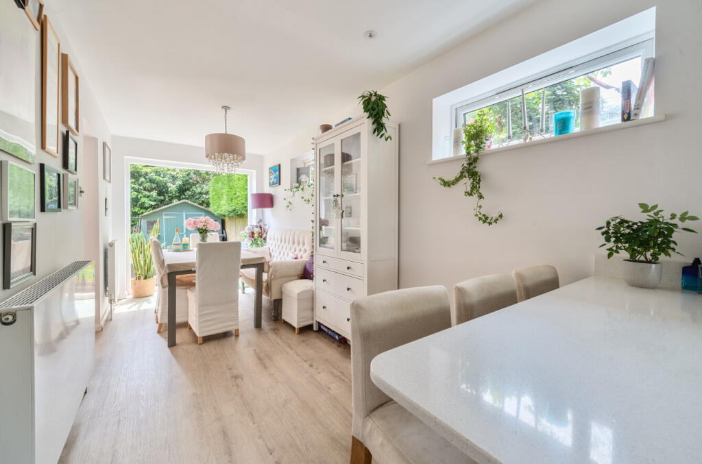 1305384-8-684736b...