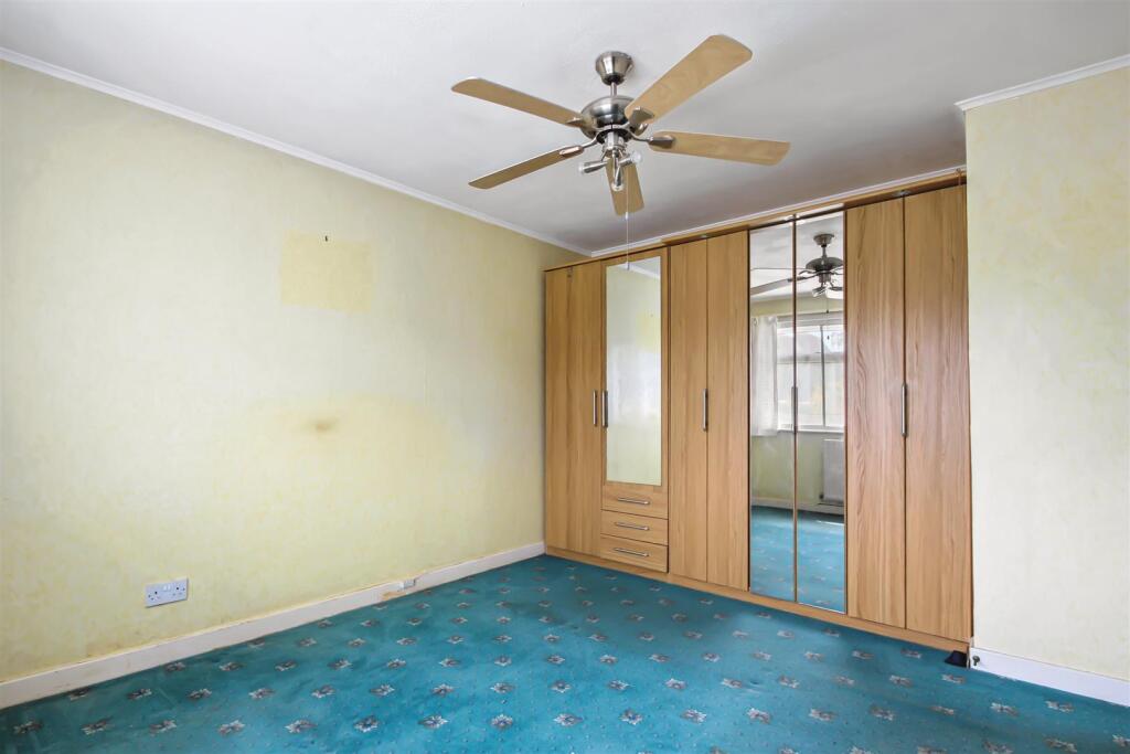 Oakcroft Gardens 96-012.jpg