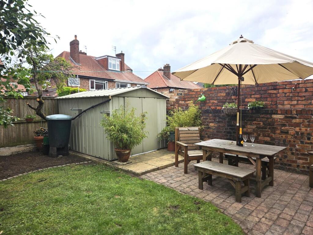 52 coro - garden pic3.jpg