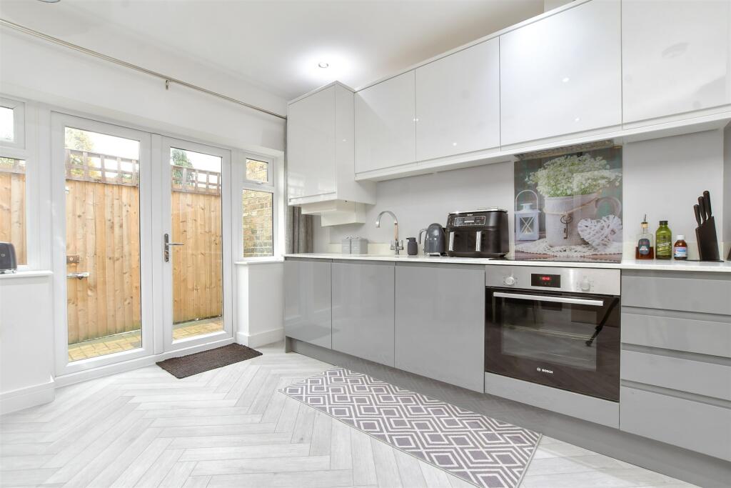 Lounge / Kitchen / Diner