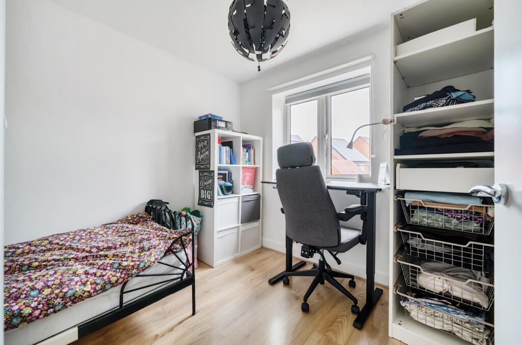 1334576-12-6890c1...