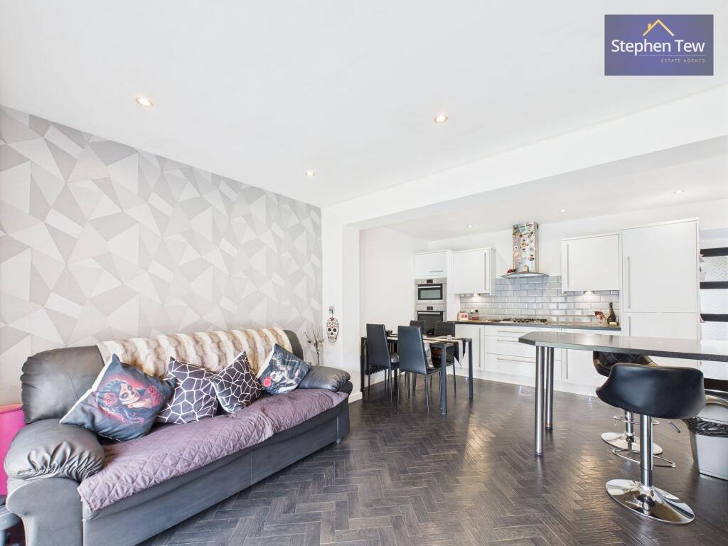 Kitchen/ Living Area