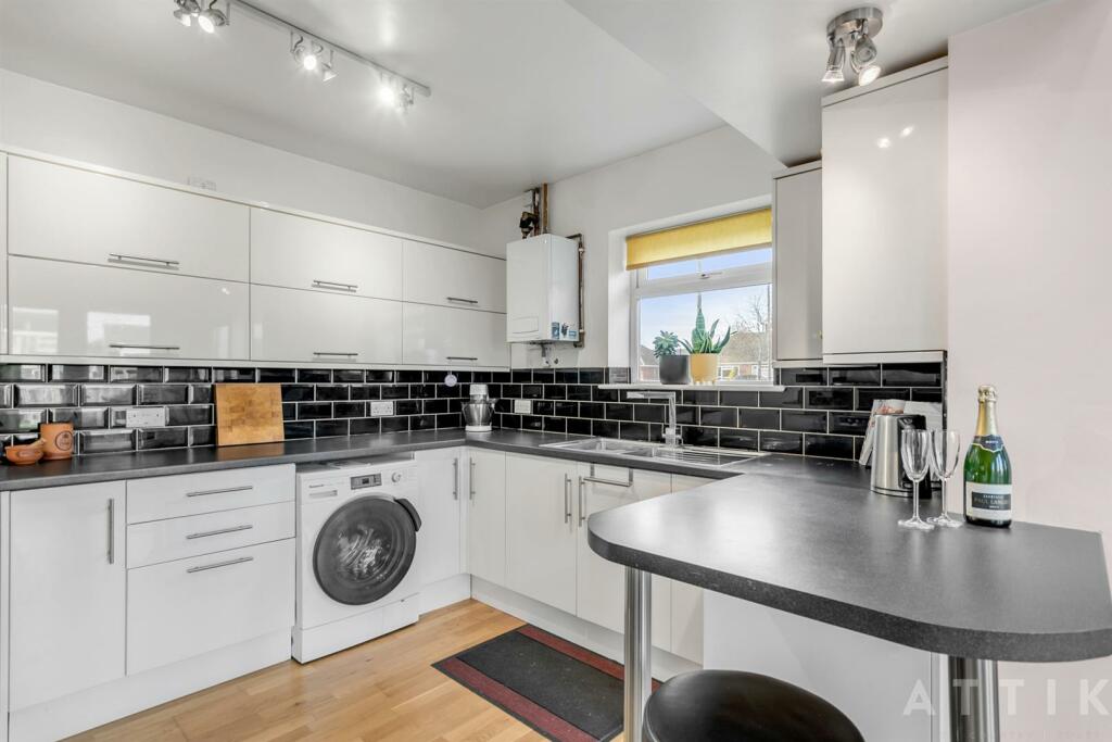 31 Queens Drive, Halesworth IP19 8DN (17).jpg