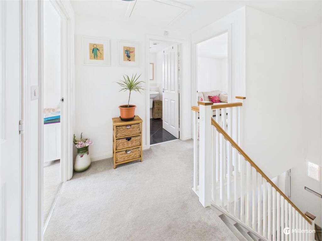 FIRST FLOOR LANDING