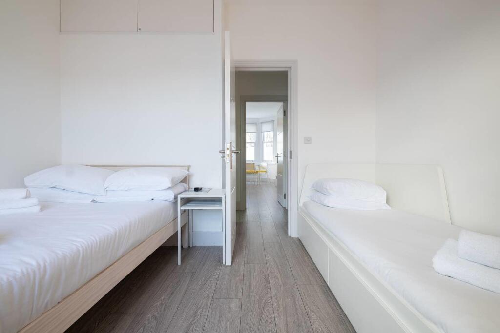 3, 10 Seafield Road (6).jpg