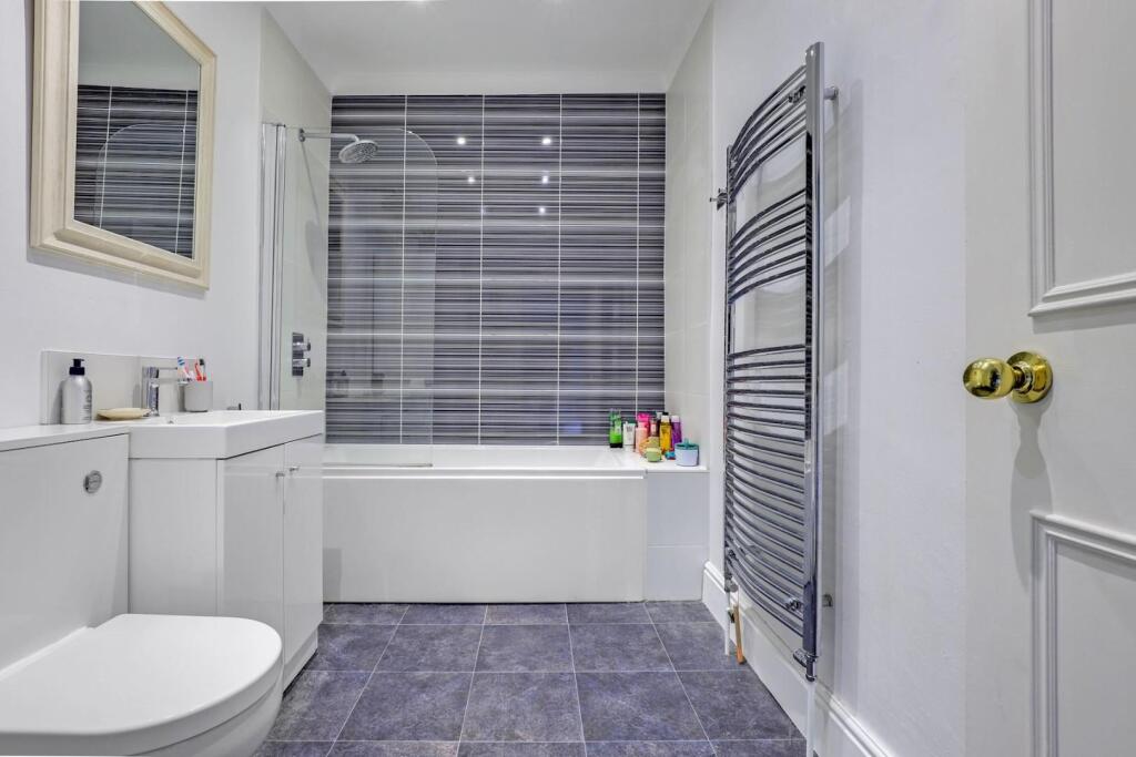 11-ca66JHPropWorld - F3, 74-76 Lawrie Park Road - 