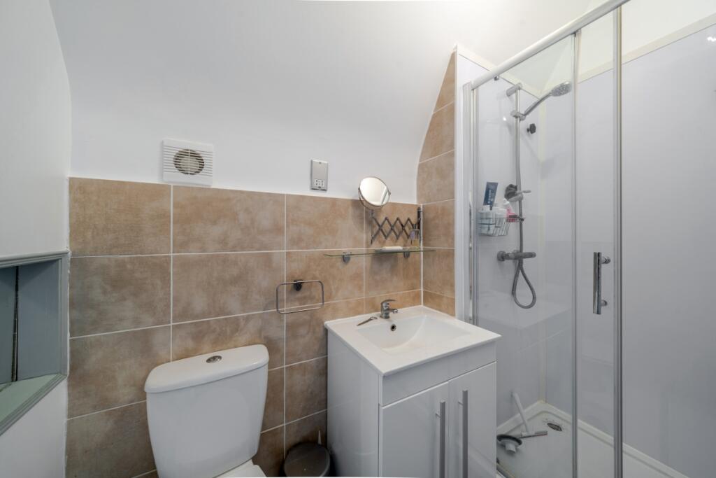 1321572-3-686d347...