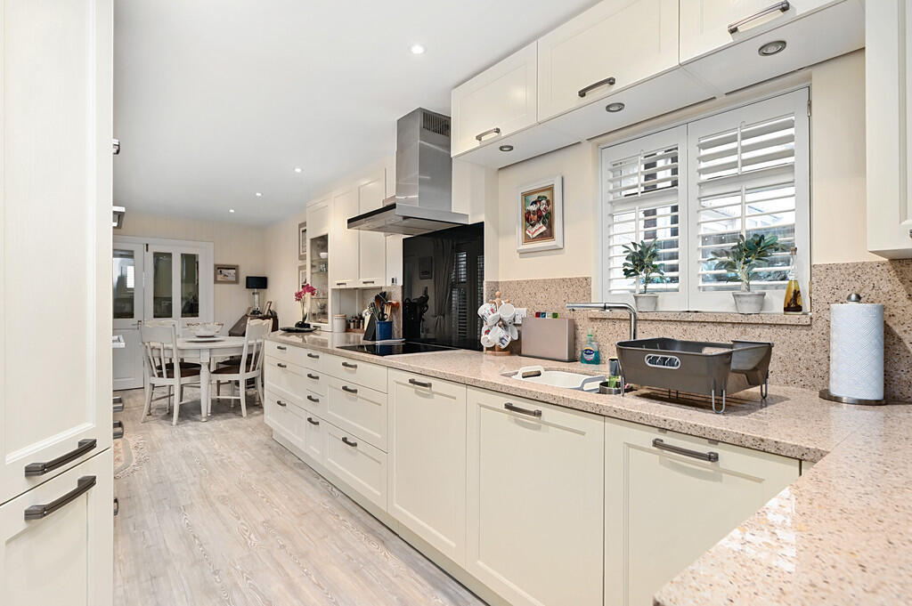 10 Jarretts Close...