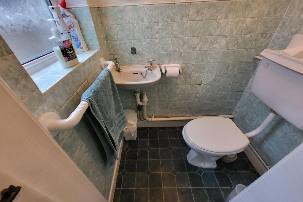 D/S Cloakroom 