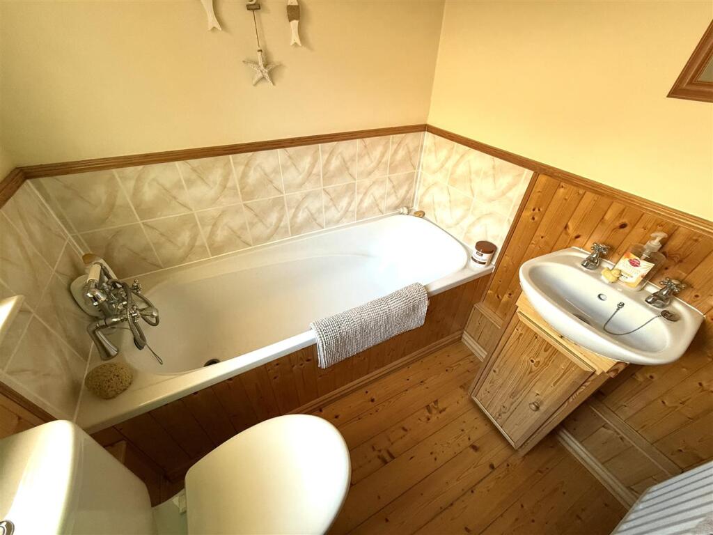 54 lion st bath.jpeg