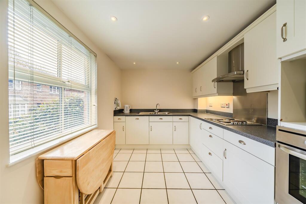 7 Rowe Close, Rugby (4).jpg