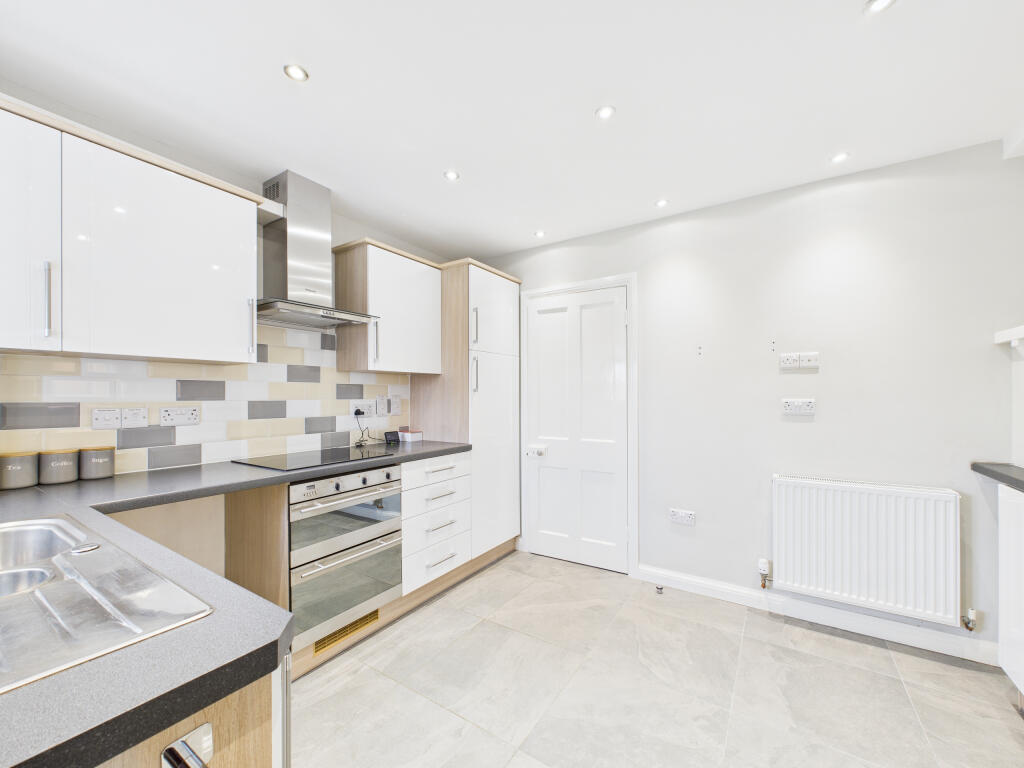 CAM02536G0-PR0022-STILL005