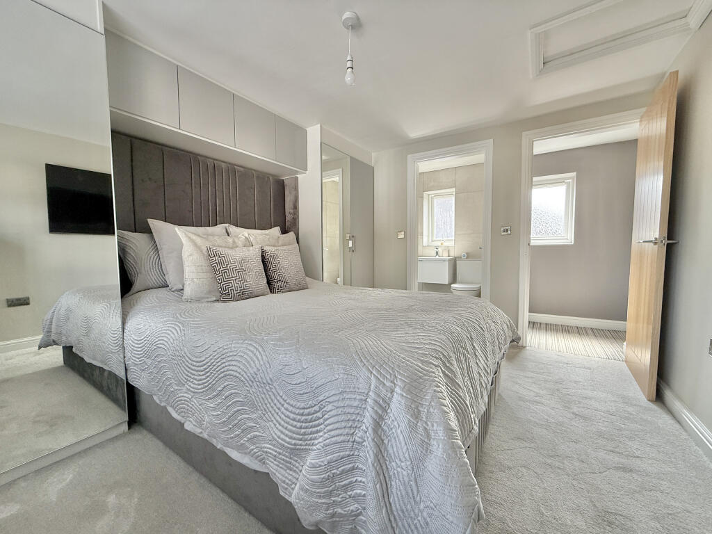 20250806_122333058_iOS