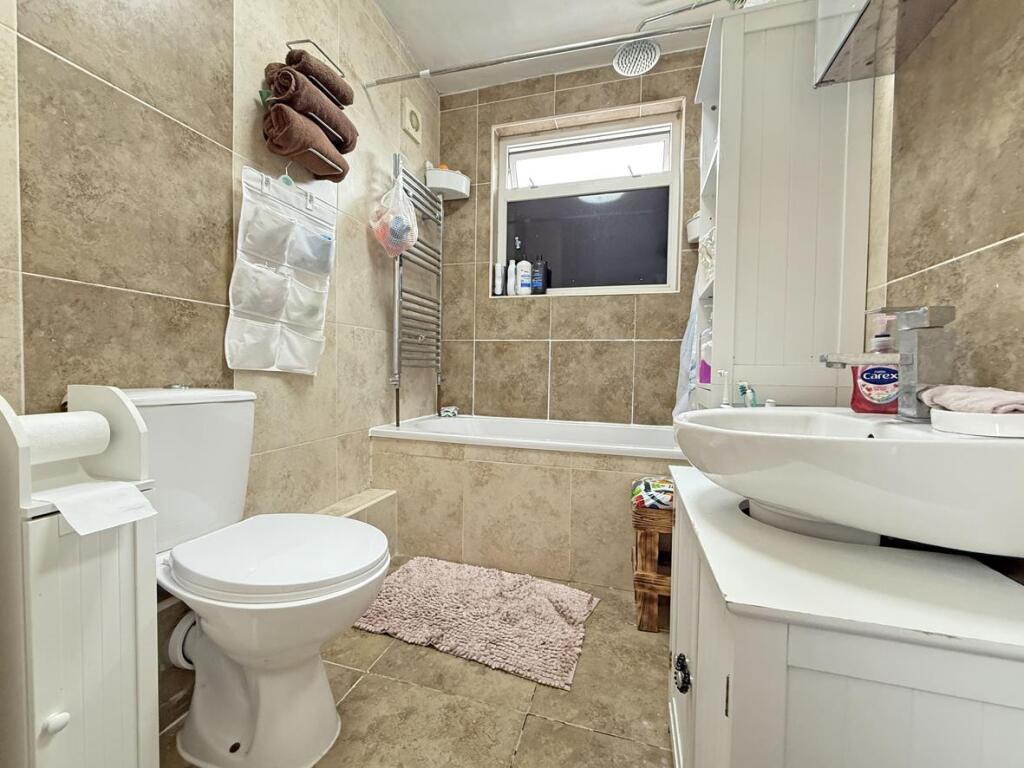 Cedarcroft Road 4 - Bathroom.jpg