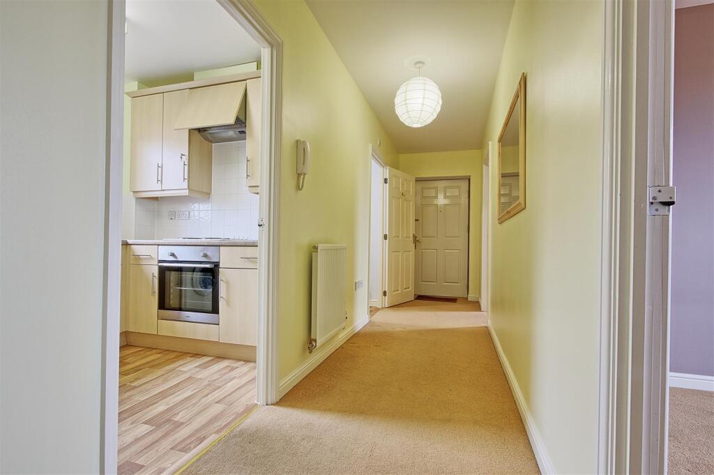 Entrance hall 2.jpg