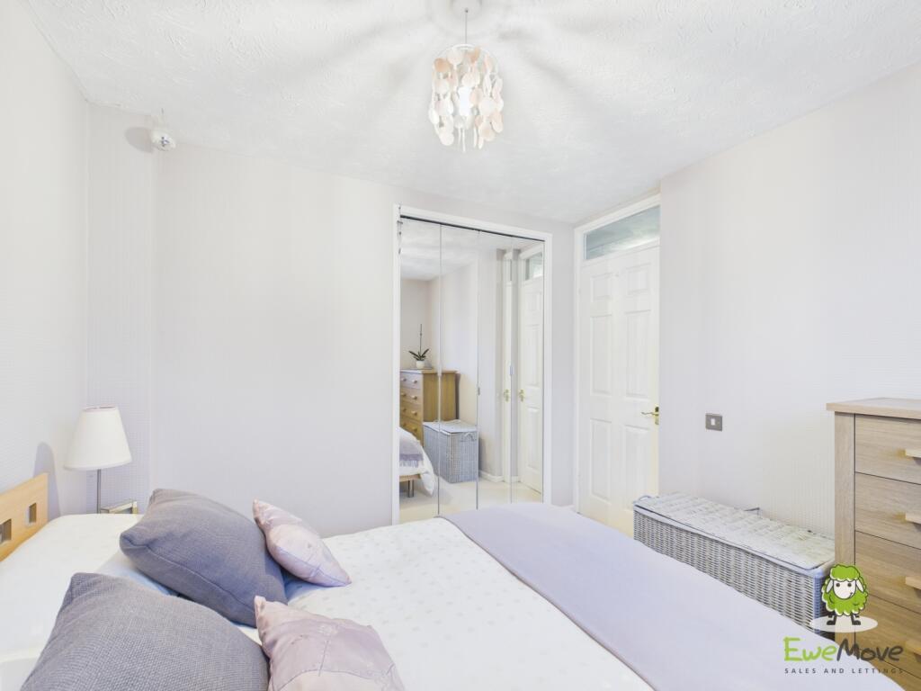 EweMove Estate Agents Basingstoke - Wood Close - B