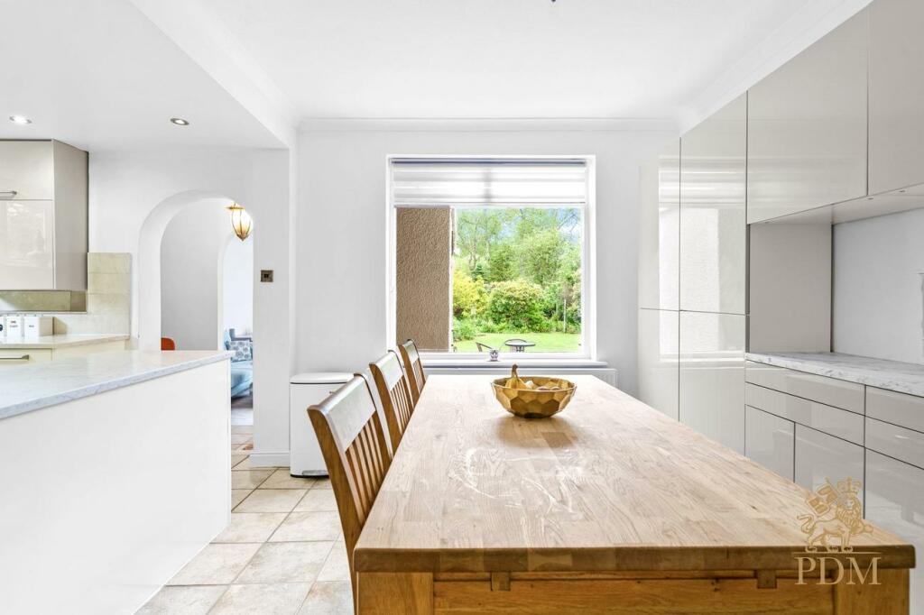 2 Parkside Wollaton NG8 2NN