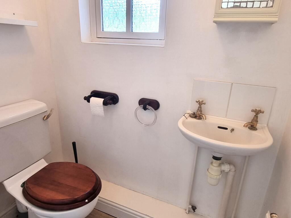 Cloakroom/wc