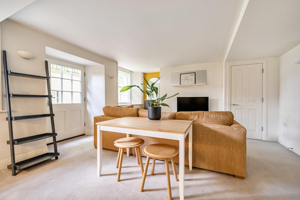 1324607-10-6877d2...