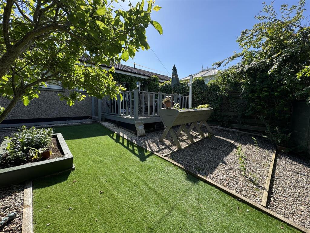 REAR GARDEN 1.JPG