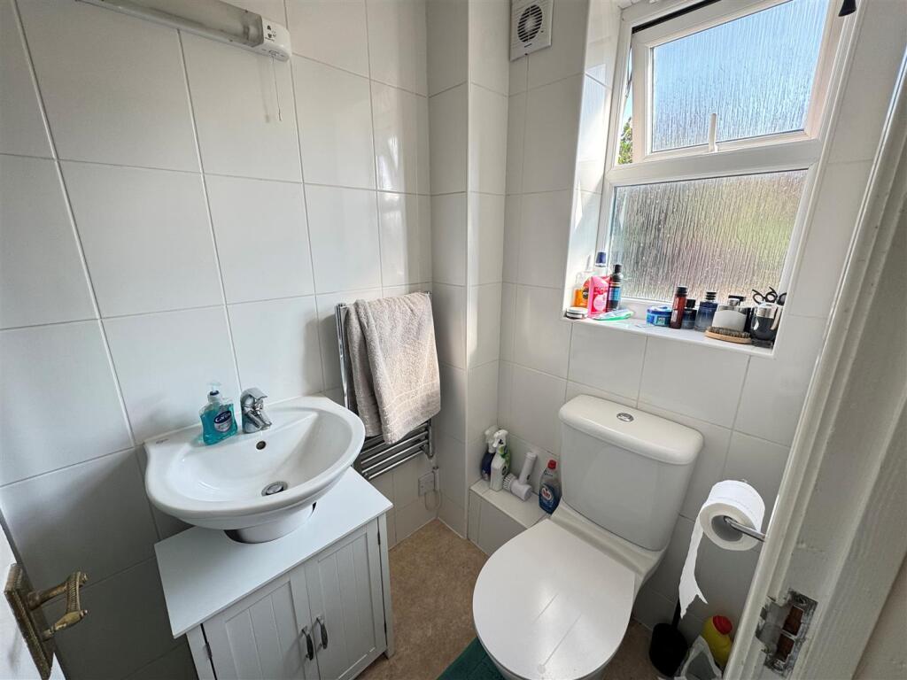 Shower room 2.jpg