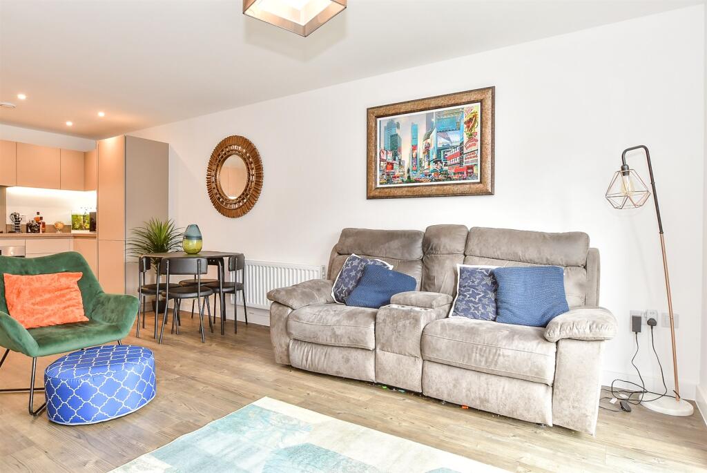 Kitchen/ Lounge/ Diner