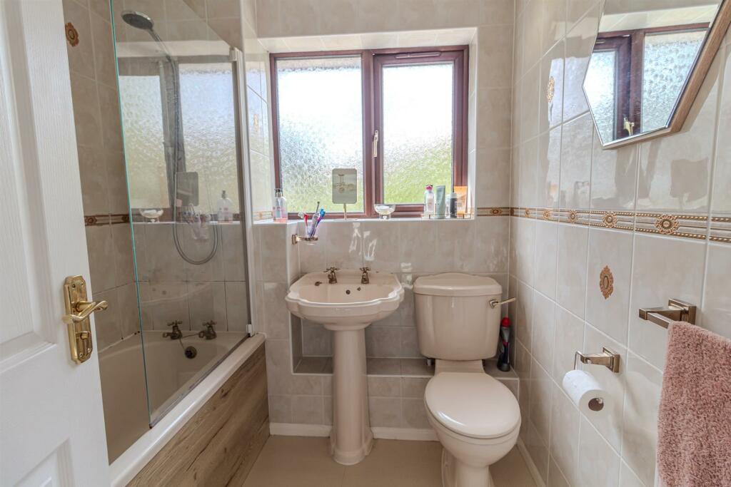 11, Ganton Close Nottingham, NG3 3ET