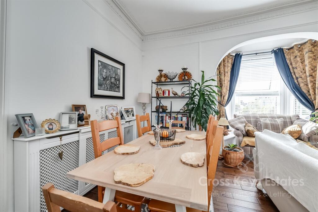 Sitting Room/ Dining Area