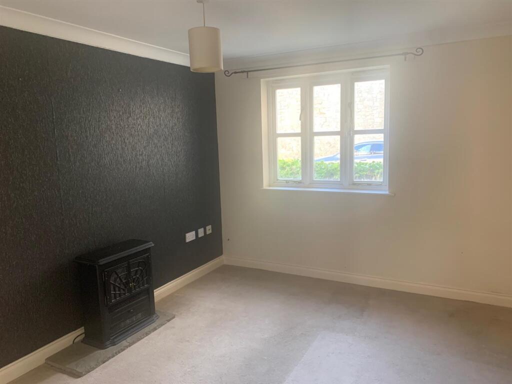 Living room 2.jpg