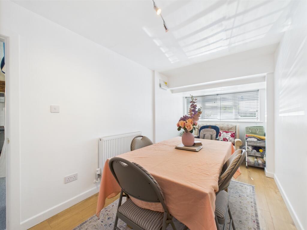 CAM02023G0-PR0140-STILL018