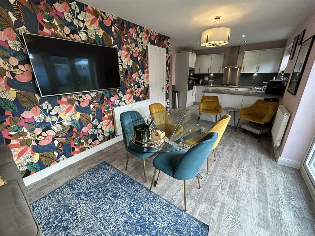 KITCHEN/DINER