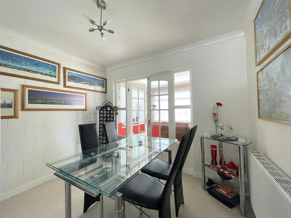 Living Room:Dining Room (3).jpeg