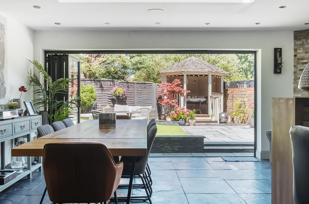 1323854-8-686e6d7...