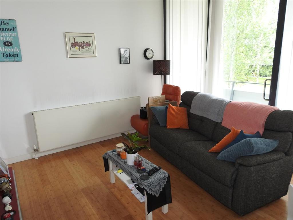 2352 Budenberg Lounge2.JPG